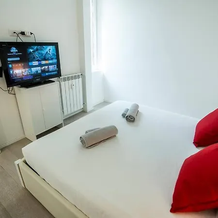 Life Luxury Multicolor Apartment